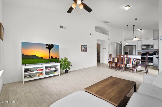 Building Photo - 14761 Mike a Mendoza Ave