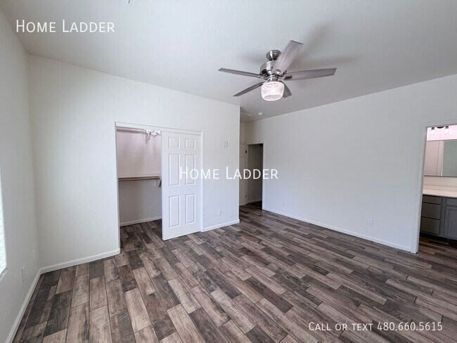 Building Photo - 915 East Gold Dust Way