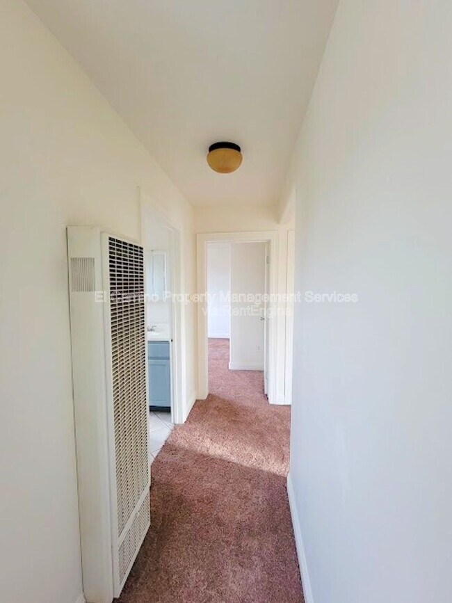 Building Photo - 1424 E 59th St