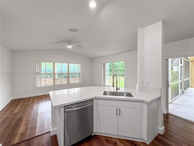Building Photo - 611 Carrington Ln
