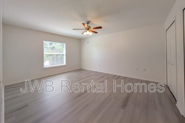 Building Photo - 5430 Shady Pine St S