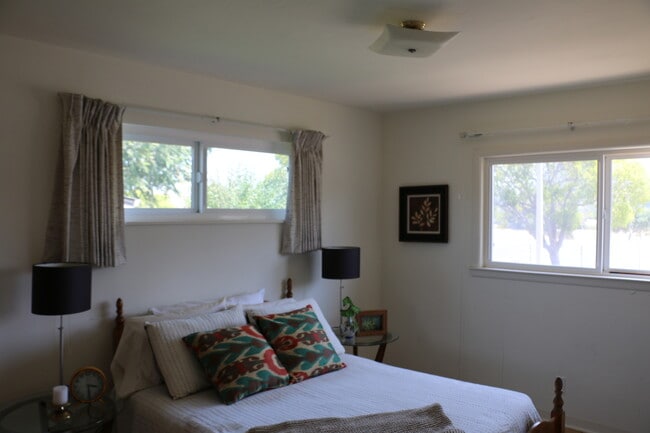 Building Photo - 2000 sq feet 5 bed 3 bath home close to Poly!!