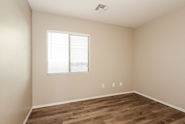 Building Photo - 1607 W Nancy Ln