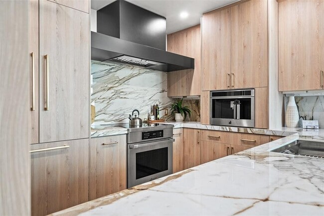 Building Photo - 777 N Ashley Dr