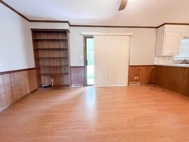 Building Photo - 3-Bedroom Home with Spacious Yard, Storage Shed & Natural Light