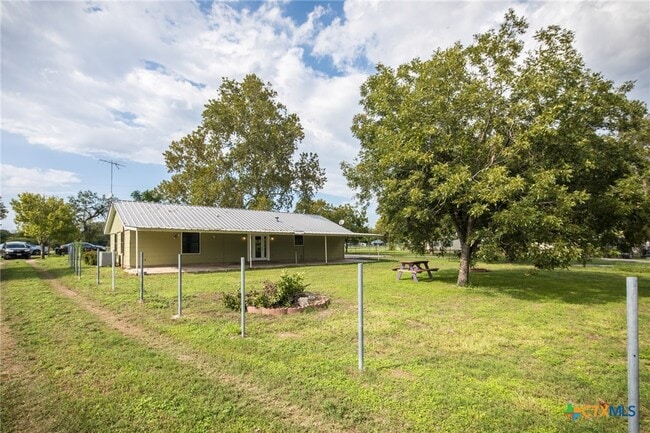 Building Photo - 803 Happy Haven Rd