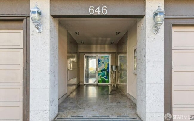 Building Photo - 646 Corbett Ave