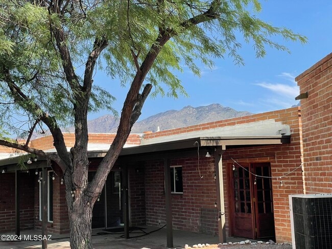 Building Photo - 5830 E Cll Del Ciervo