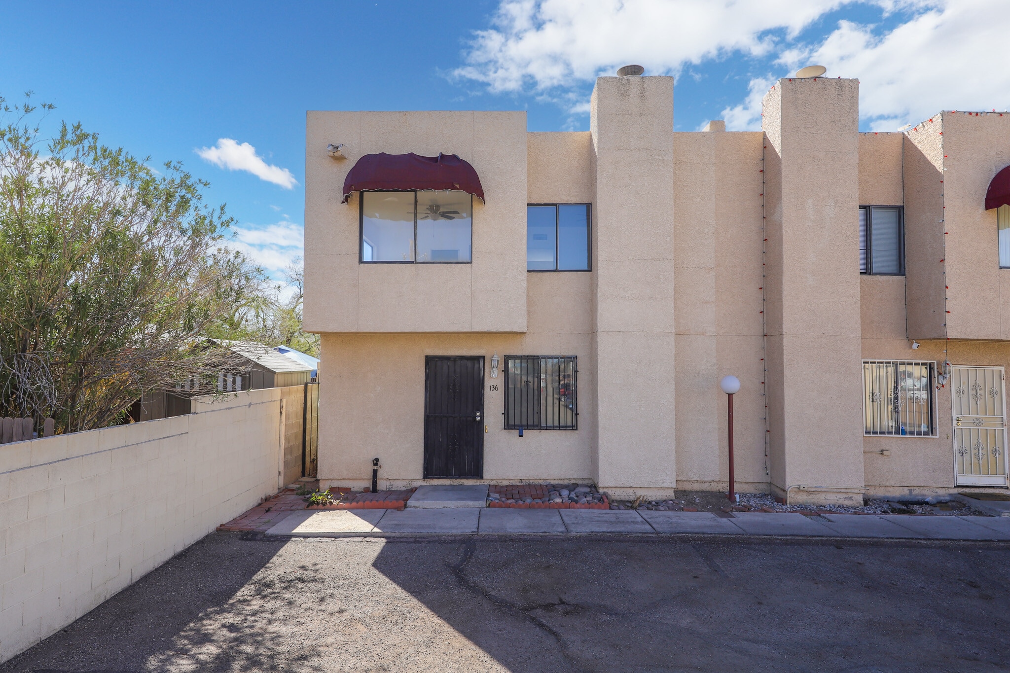 Building Photo - 136 E Pastime Rd