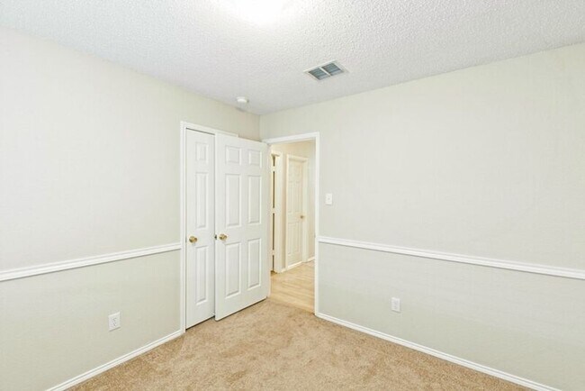 Building Photo - 1118 Water Oak Way