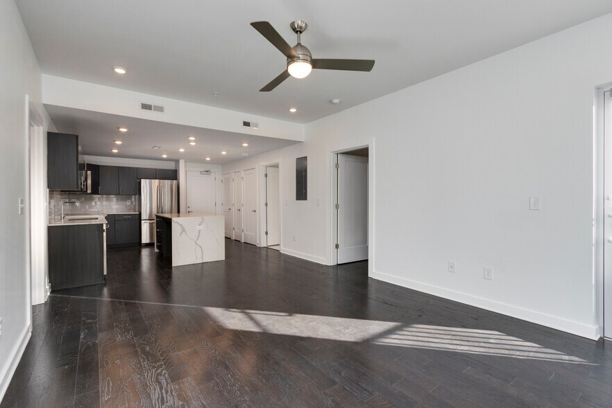Open Living- modern feel - 3116 W End Cir