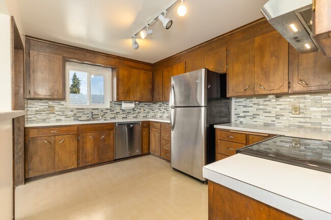 Building Photo - Charming 2BR/2BA Home with Private Balcony...