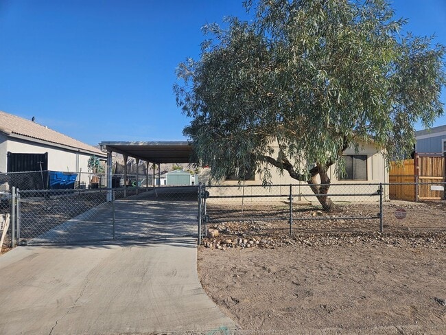 Primary Photo - Large 3 bed/2 bath manufactured home in de...