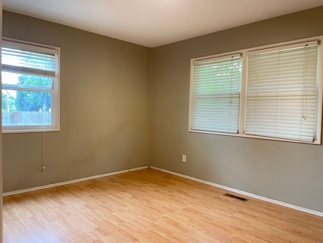 Building Photo - 3-Bedroom Home in SE Portland!