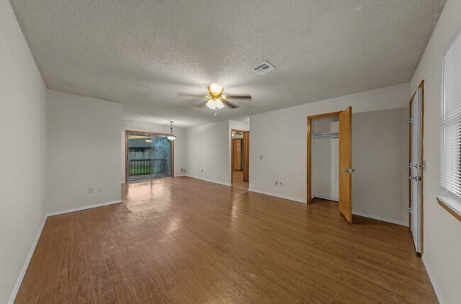 Building Photo - Great 2 Bed /1 Bath Downtown Bentonville