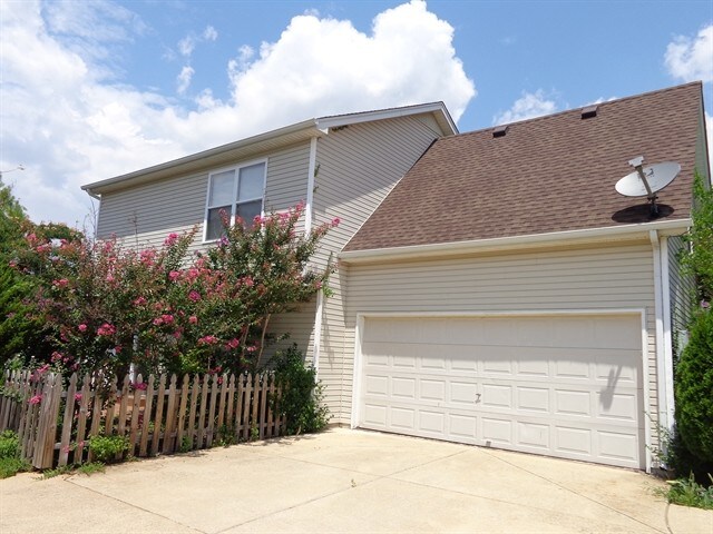 Building Photo - 2990 Buckner Ln