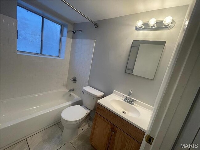 Building Photo - 253 Chambers Rd