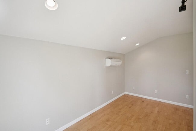 Building Photo - Spacious Home with Detached 1 bed 1 bath ADU in Los Altos!