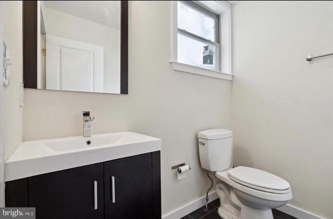 Building Photo - 1206 E Palmer St