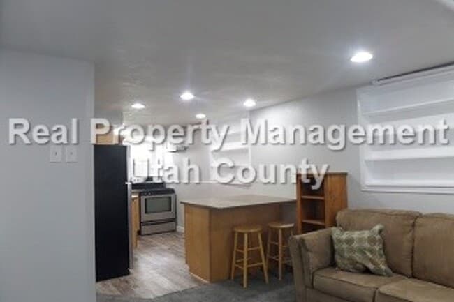 Building Photo - 157 N 400 E