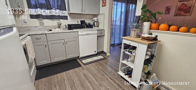 Building Photo - 3 Bedroom/1.5 Bathroom Town House in Fount...