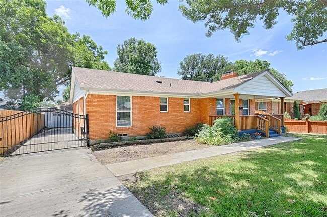 Building Photo - 3042 Newcastle Dr