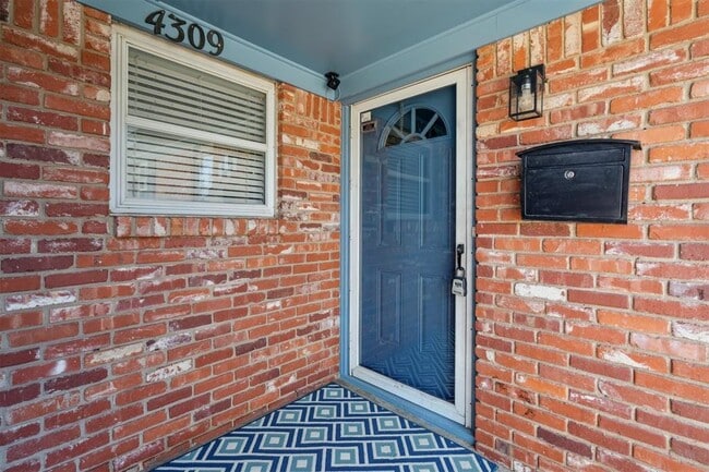 Building Photo - 4309 NW 56th Terrace
