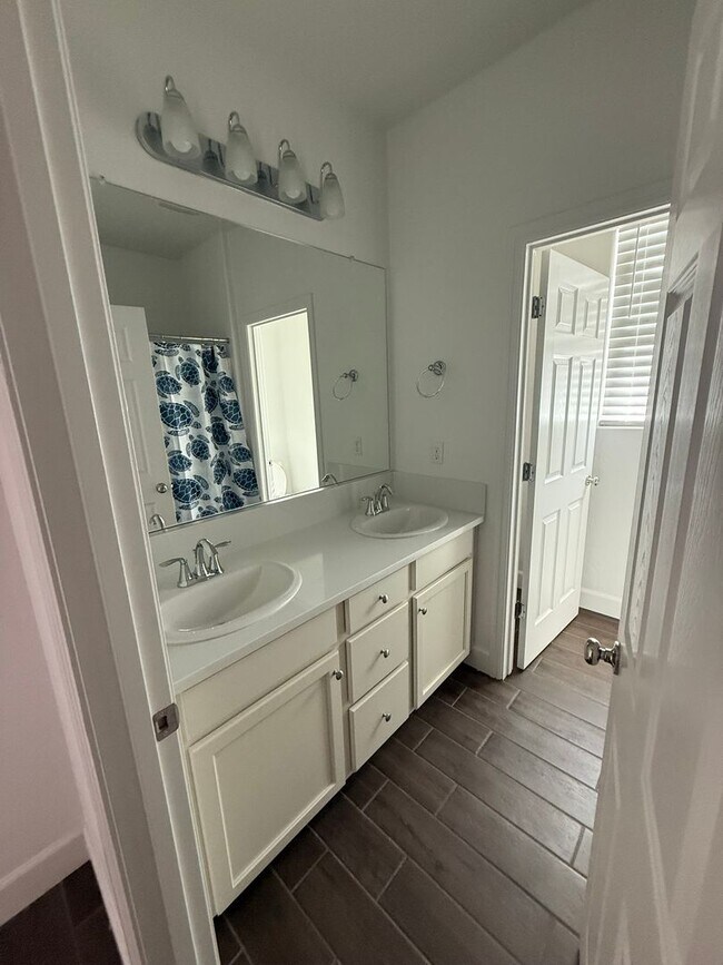 Building Photo - Stunning 4-Bedroom Family Home – Available Now!