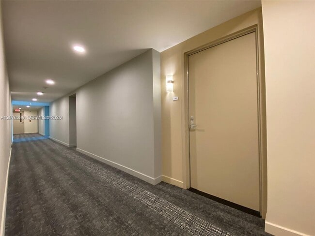 Building Photo - 300 S Biscayne Blvd