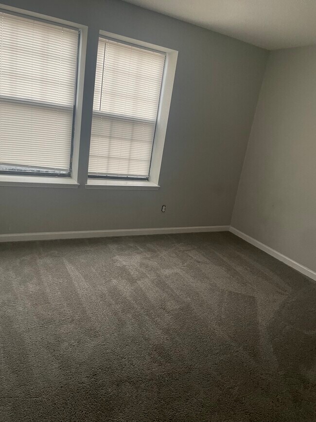 Building Photo - 497 S Memphis Way