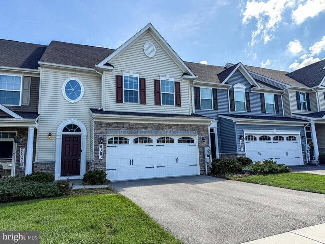 Building Photo - 5363 Yellow Birch Wy