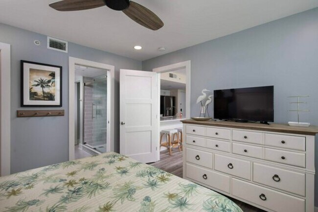 Building Photo - 3635 Seaside Dr