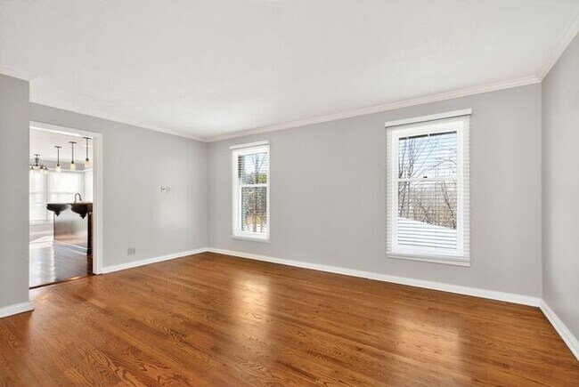 Building Photo - Beautiful Home surrounded by nature!