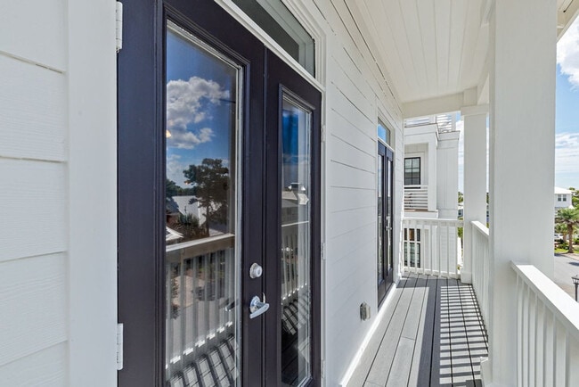 Building Photo - 337 Grande Pointe Cir