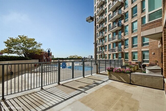 Building Photo - 600 N Kingsbury St