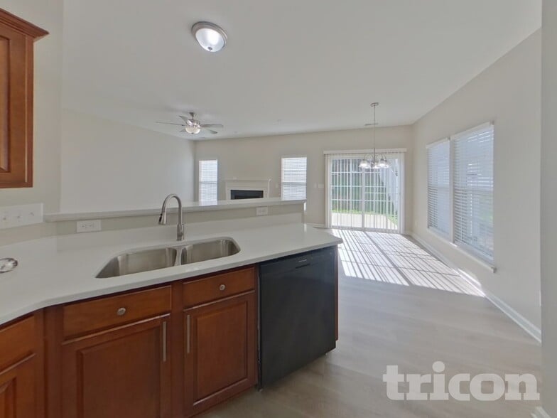 Building Photo - 11821 Royal Castle Ct