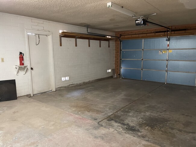 garage - 12607 N 35th St