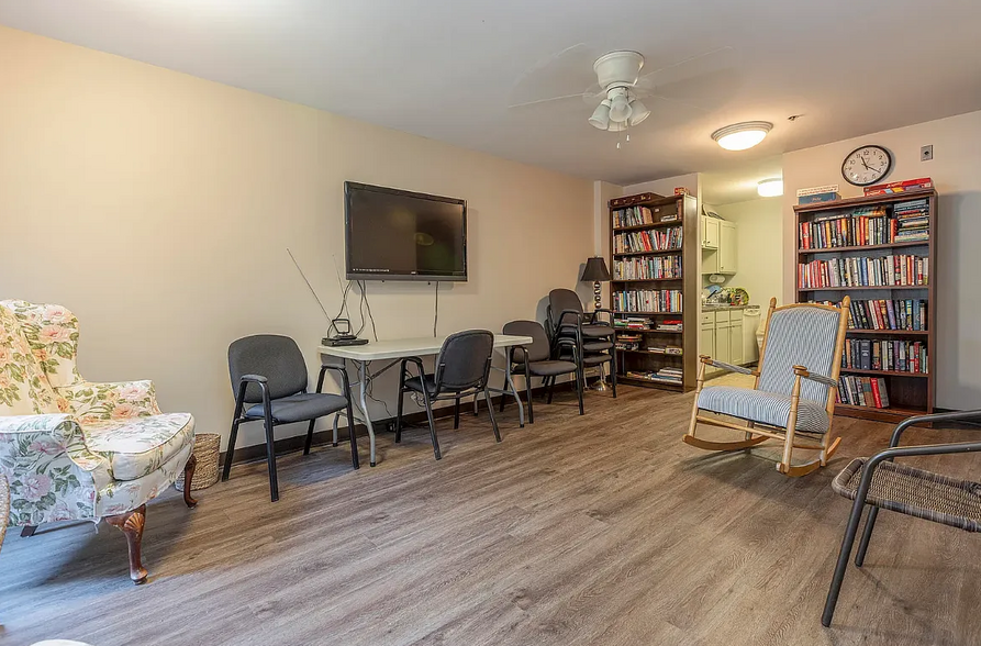 Community Room - 148 Breakwater Dr