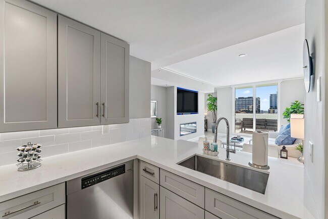 Building Photo - 255 Evernia St