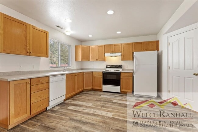 Building Photo - Move-In Ready 3-Bed, 1.5-Bath Townhome in Ogden