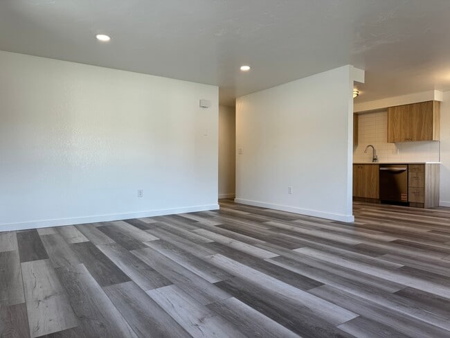 Building Photo - 903 Sunny Ln