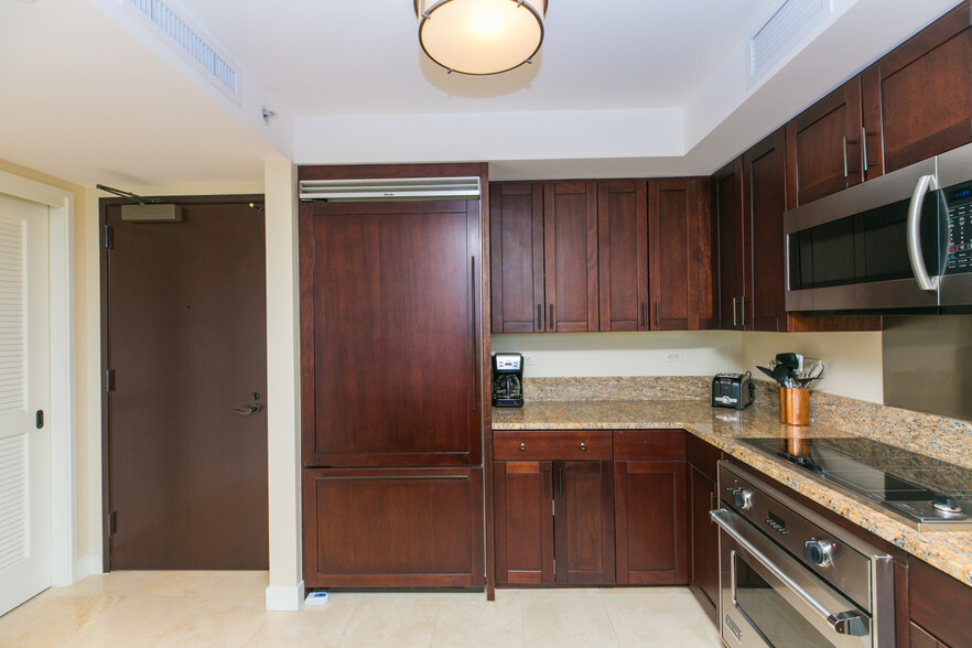 Building Photo - 1551 Ala Wai Blvd