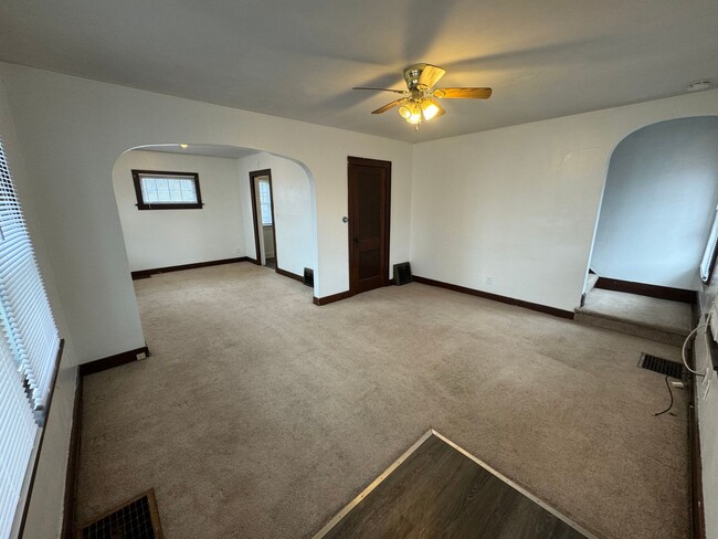 Building Photo - Rock Island Townhome Ready for Rent Now!