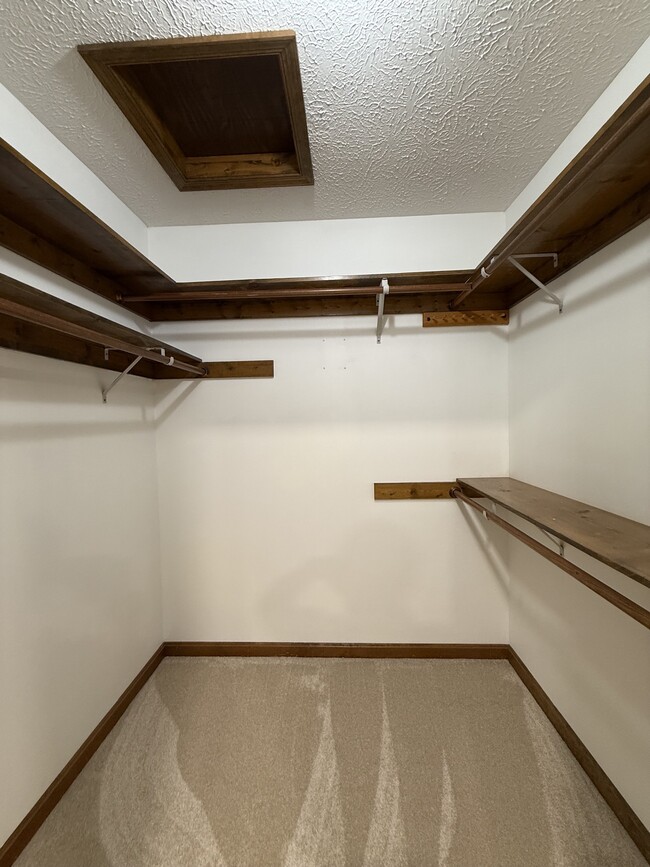 Building Photo - 44790 Locust Ridge Ct