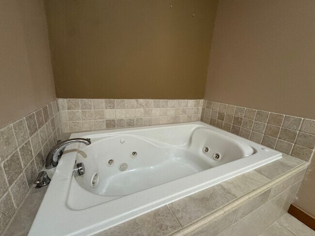 Building Photo - 3 Bed, 2 Bath in Anacortes WATER VIEW and ...