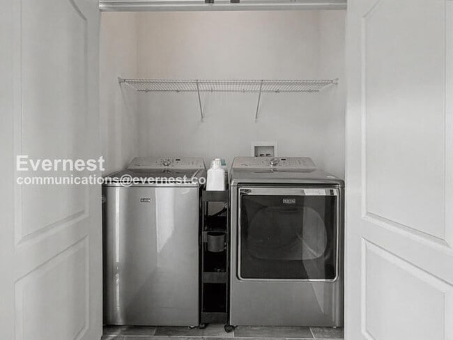 Building Photo - 10612 Presidential Pkwy