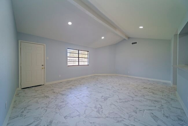 Building Photo - 5015 Fitzwater Dr