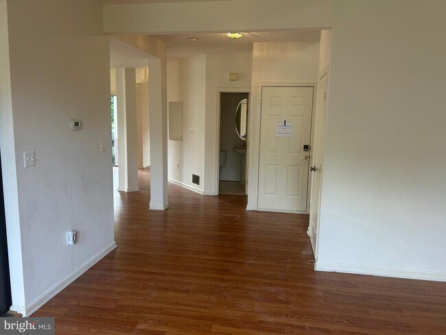 Building Photo - 6821 Hollow Glen Ct