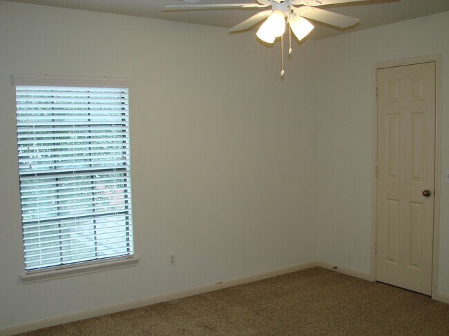 Building Photo - 462 Everington Dr