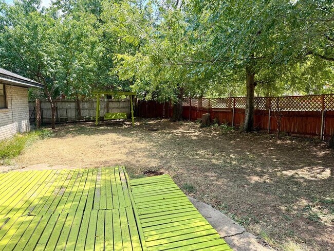 Building Photo - 6612 Crow Cir